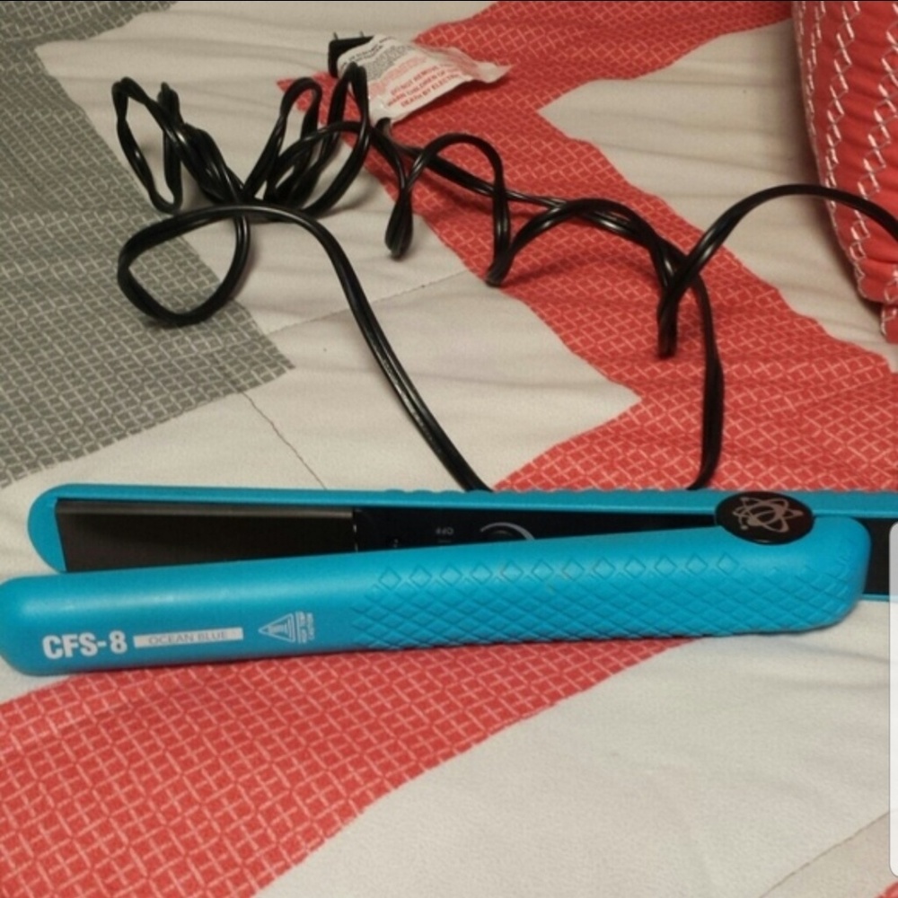 Valectric hair straightener.